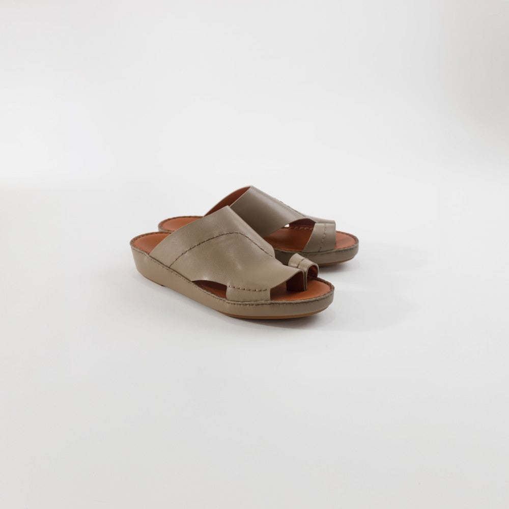 Finger Type Classic Sandal with Hand-stitched Design